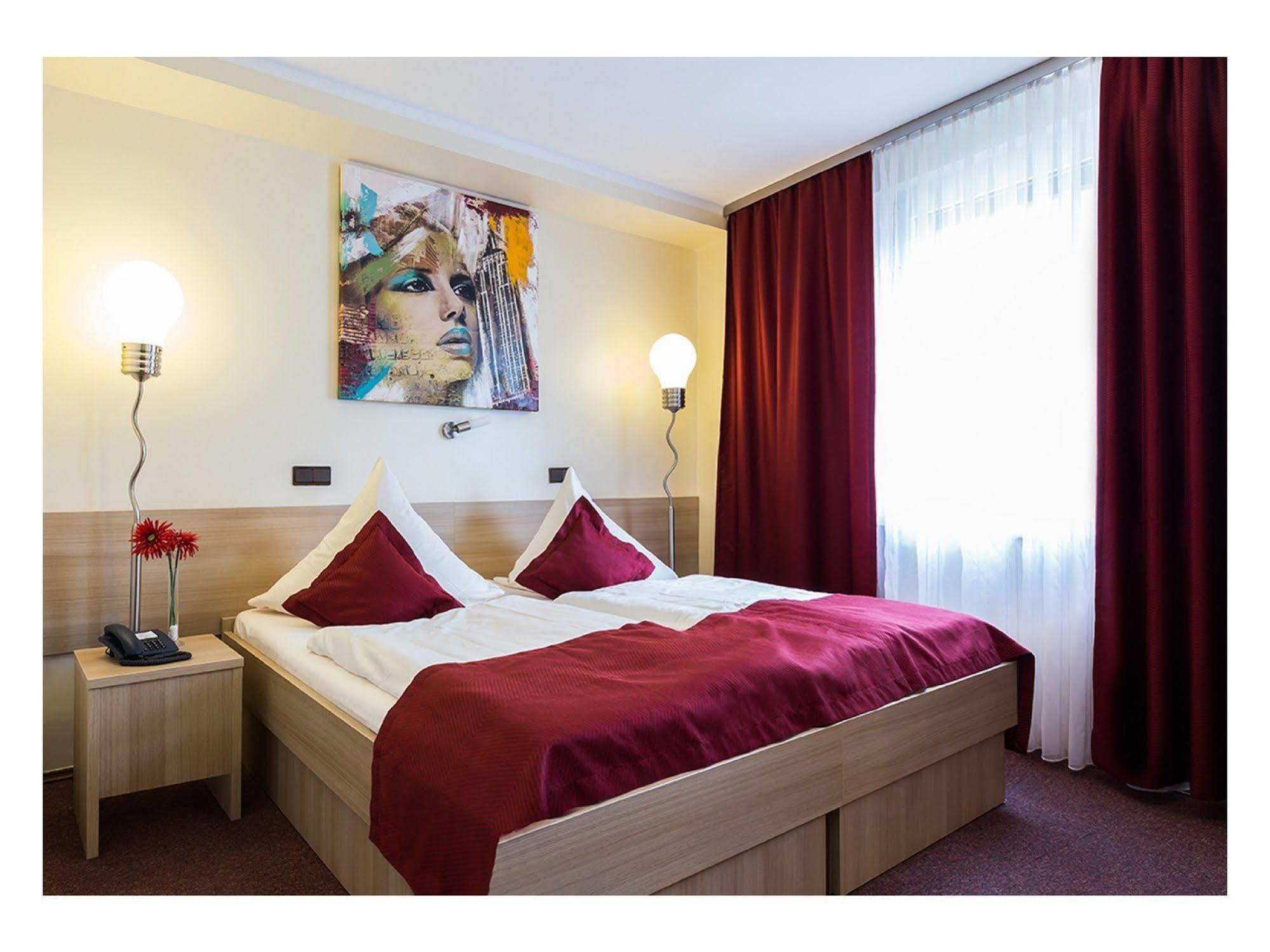Königshof Hauptbahnhof Superior Hotel 3*