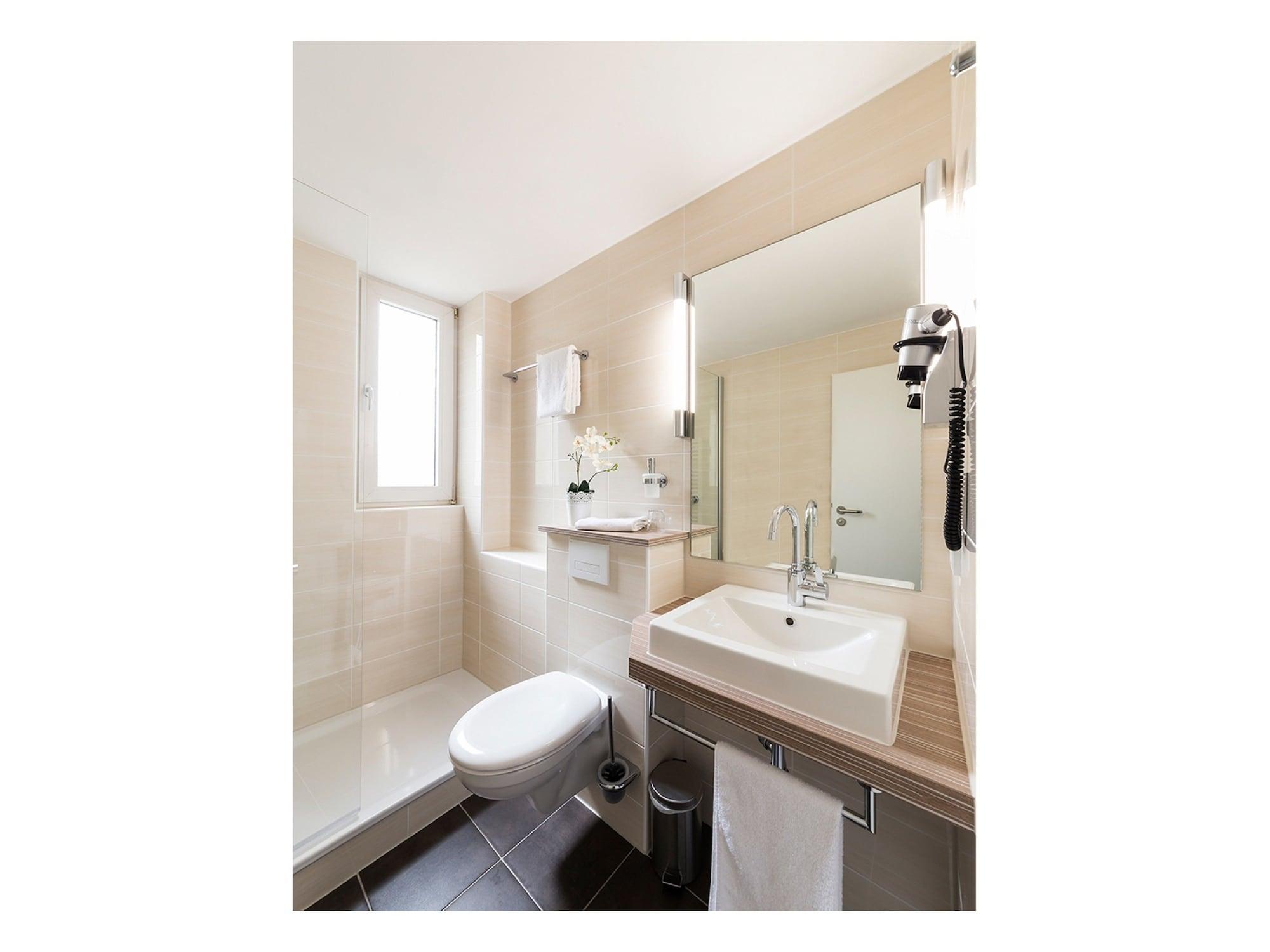 Hotel Koenigshof Hauptbahnhof Superior 3*